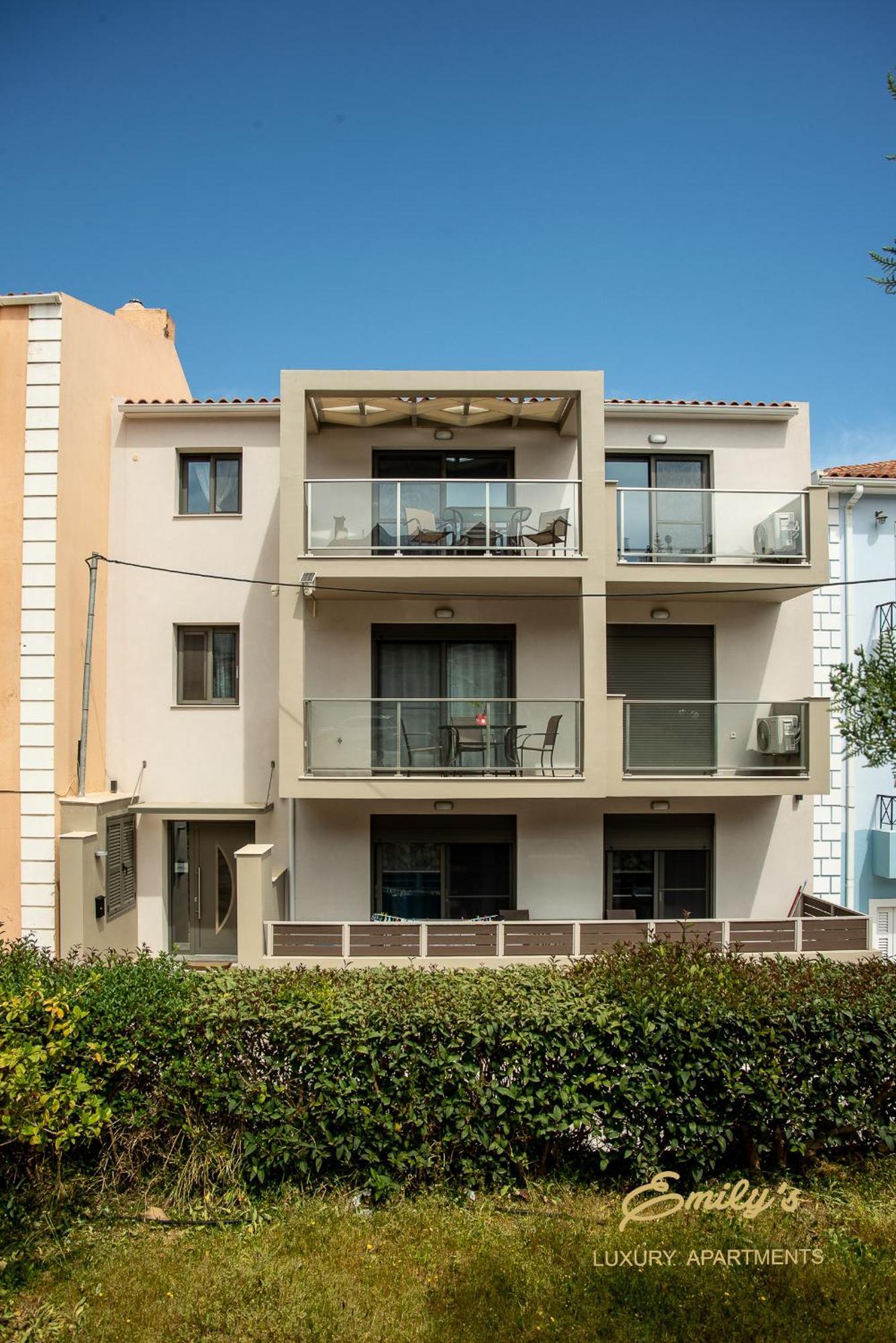 Emily'S Luxury Apartments Argostolion Dış mekan fotoğraf