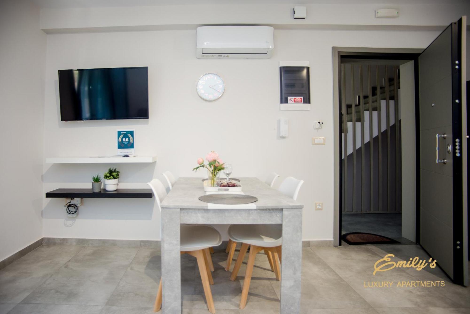 Emily'S Luxury Apartments Argostolion Dış mekan fotoğraf