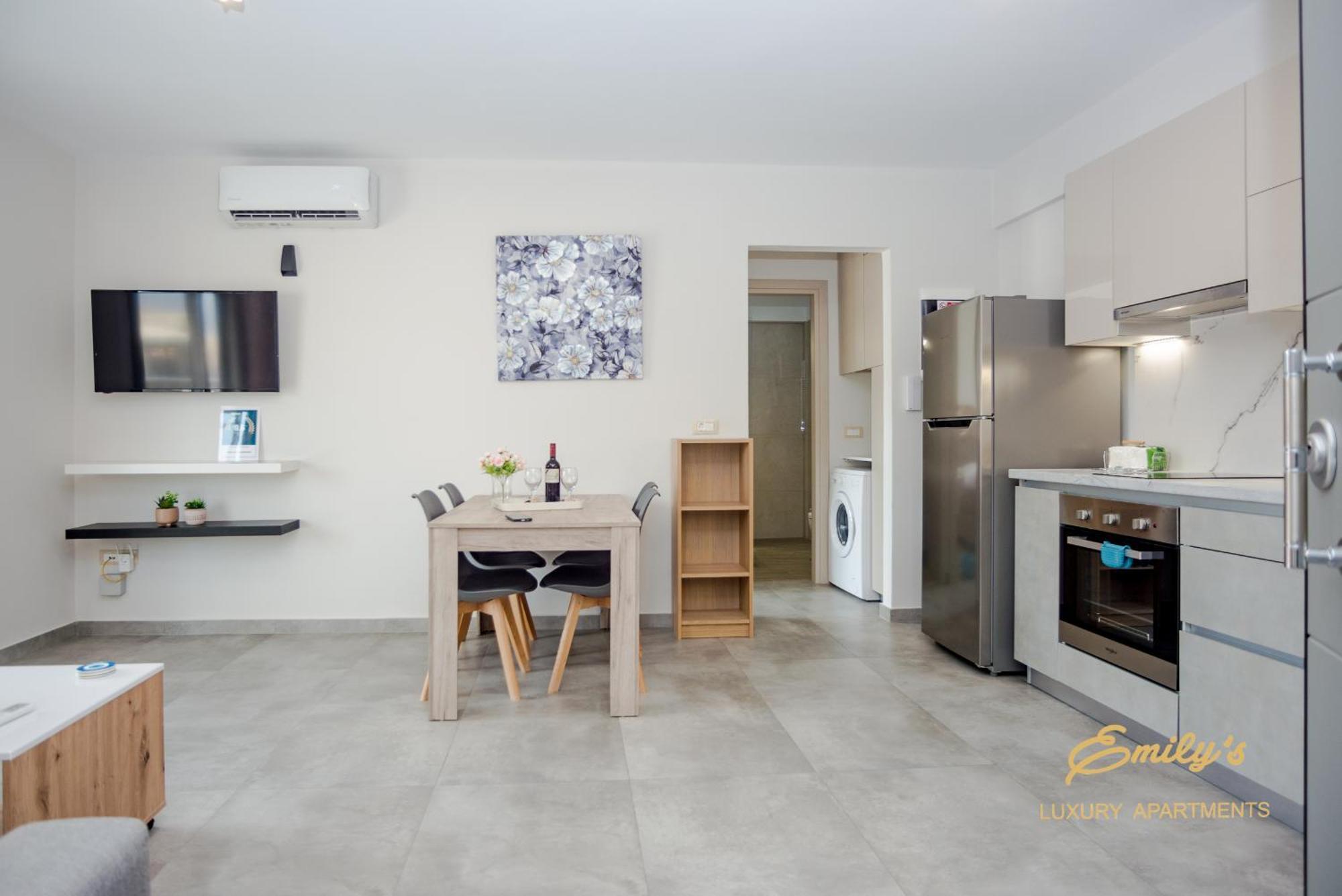Emily'S Luxury Apartments Argostolion Dış mekan fotoğraf