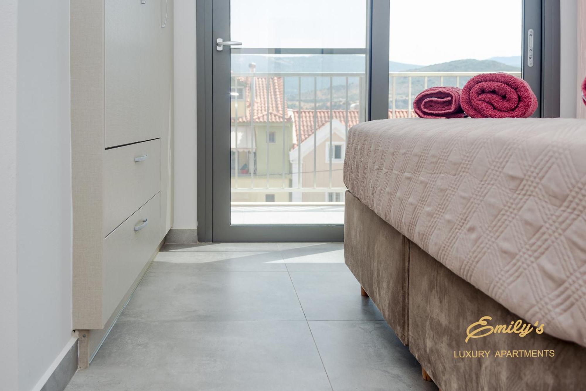 Emily'S Luxury Apartments Argostolion Dış mekan fotoğraf